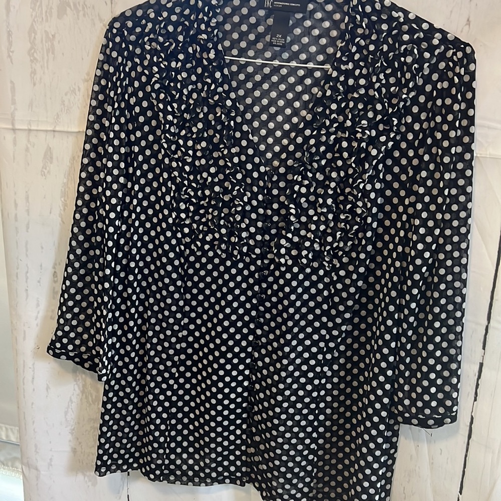 Polka dotted Top - Picture 4 of 5